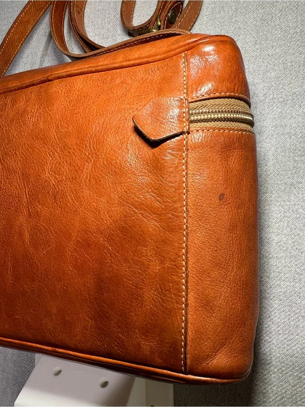 Vtg IL BISONTE Tan Leather Crossbody / Satchel Shoulder Bag Italy